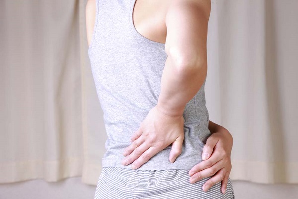 Nên cảnh giác với triệu chứng đau lưng bên phải gần mông