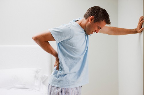Đang ngang thắt lưng do nhiều bệnh lý