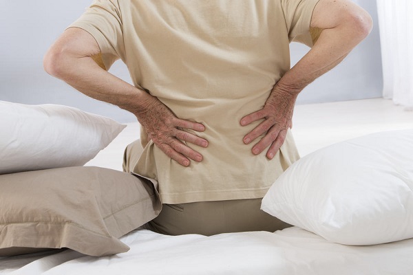 Đau thắt lưng khiến người bệnh đứng ngồi không yên