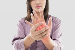 Cách phòng ngừa và điều trị viêm xương khớp ở tay bạn nên biết Cách phòng ngừa và điều trị viêm xương khớp ở tay bạn nên biết